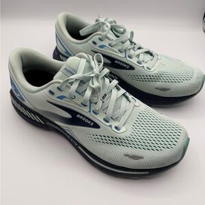 Women’s brooks adrenaline GTS size 11 excellent preowned condition